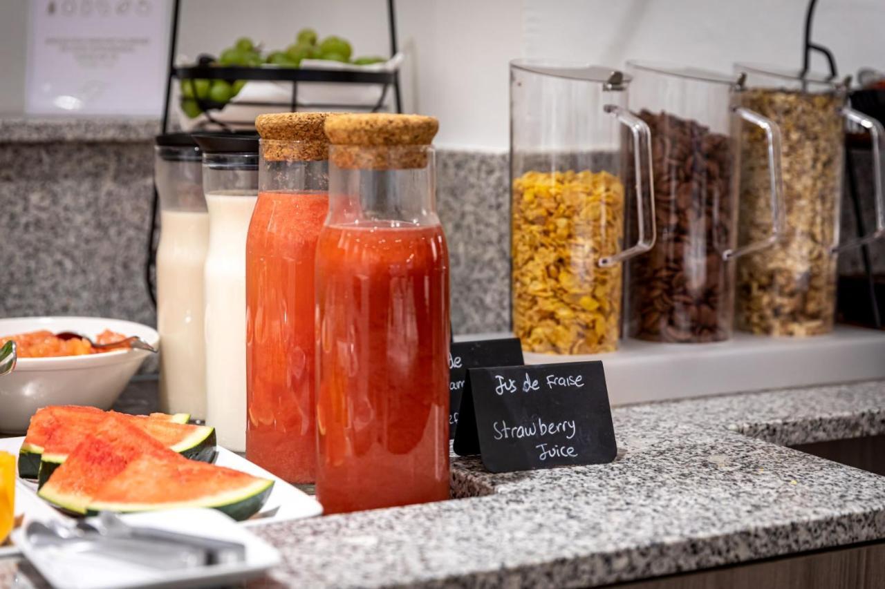 Fraser Suites Paris La Defense Courbevoie Exterior photo Strawberry juice