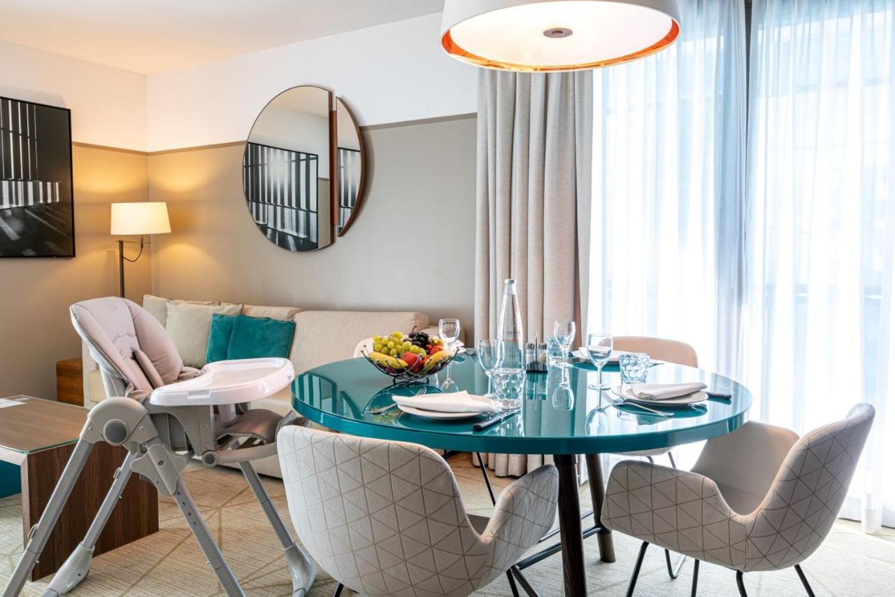 Fraser Suites Paris La Defense Courbevoie Exterior photo A dining room