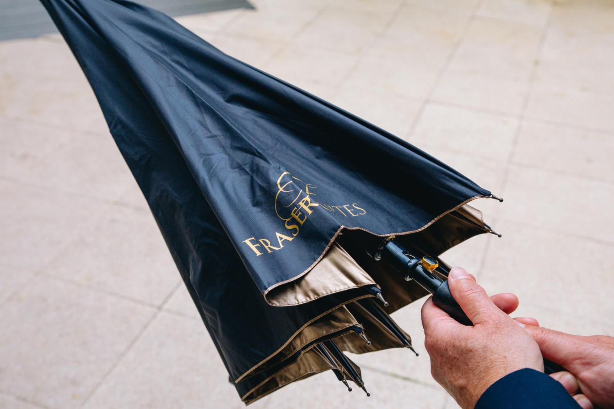 Fraser Suites Paris La Defense Courbevoie Exterior photo A closed inverted umbrella