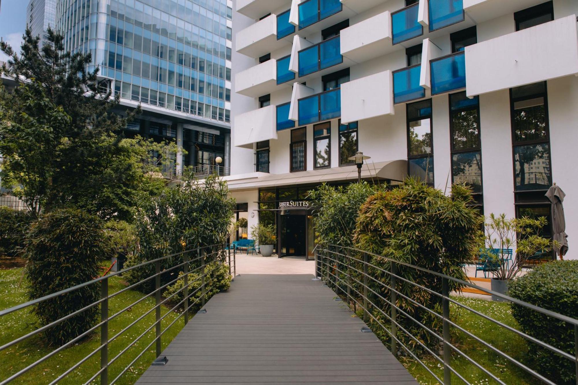 Fraser Suites Paris La Defense Courbevoie Exterior photo Entrance to the hotel