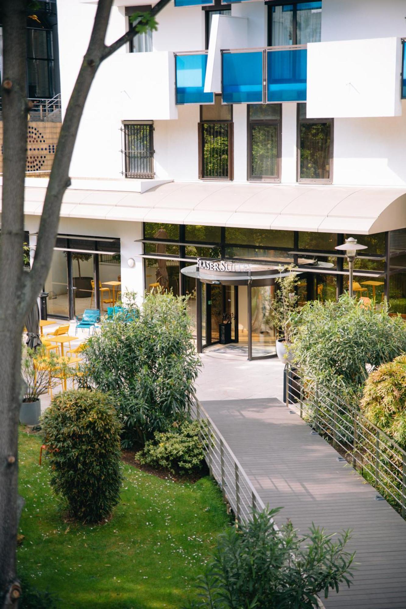 Fraser Suites Paris La Defense Courbevoie Exterior photo Entrance of the hotel
