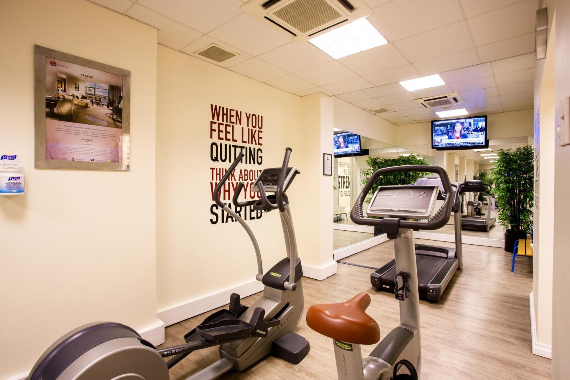 Fraser Suites Paris La Defense Courbevoie Exterior photo The gym at the hotel