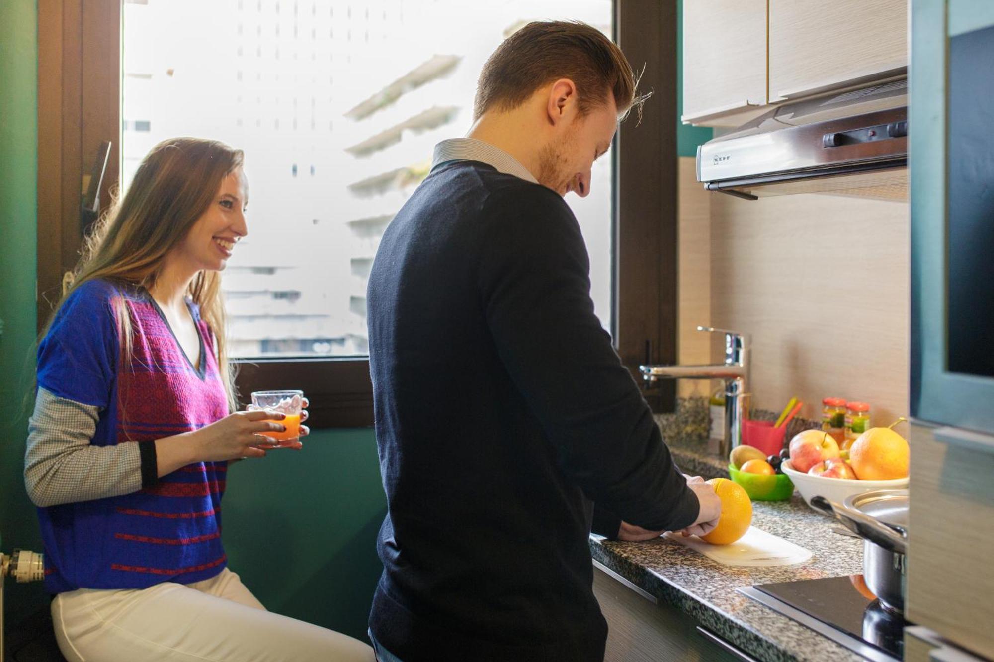 Fraser Suites Paris La Defense Courbevoie Exterior photo A couple cooking together