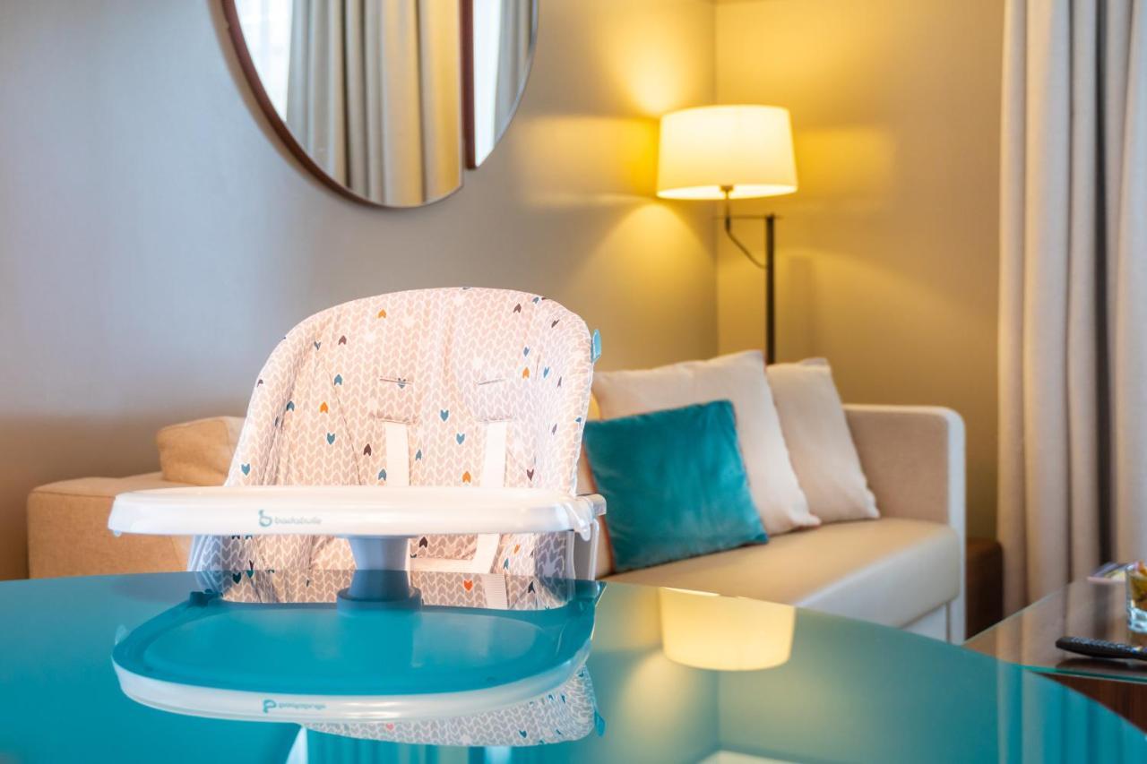 Fraser Suites Paris La Defense Courbevoie Exterior photo A high chair